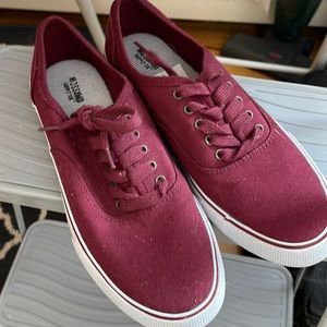 Mossimo size 8 women’s sporty tennis sneakers